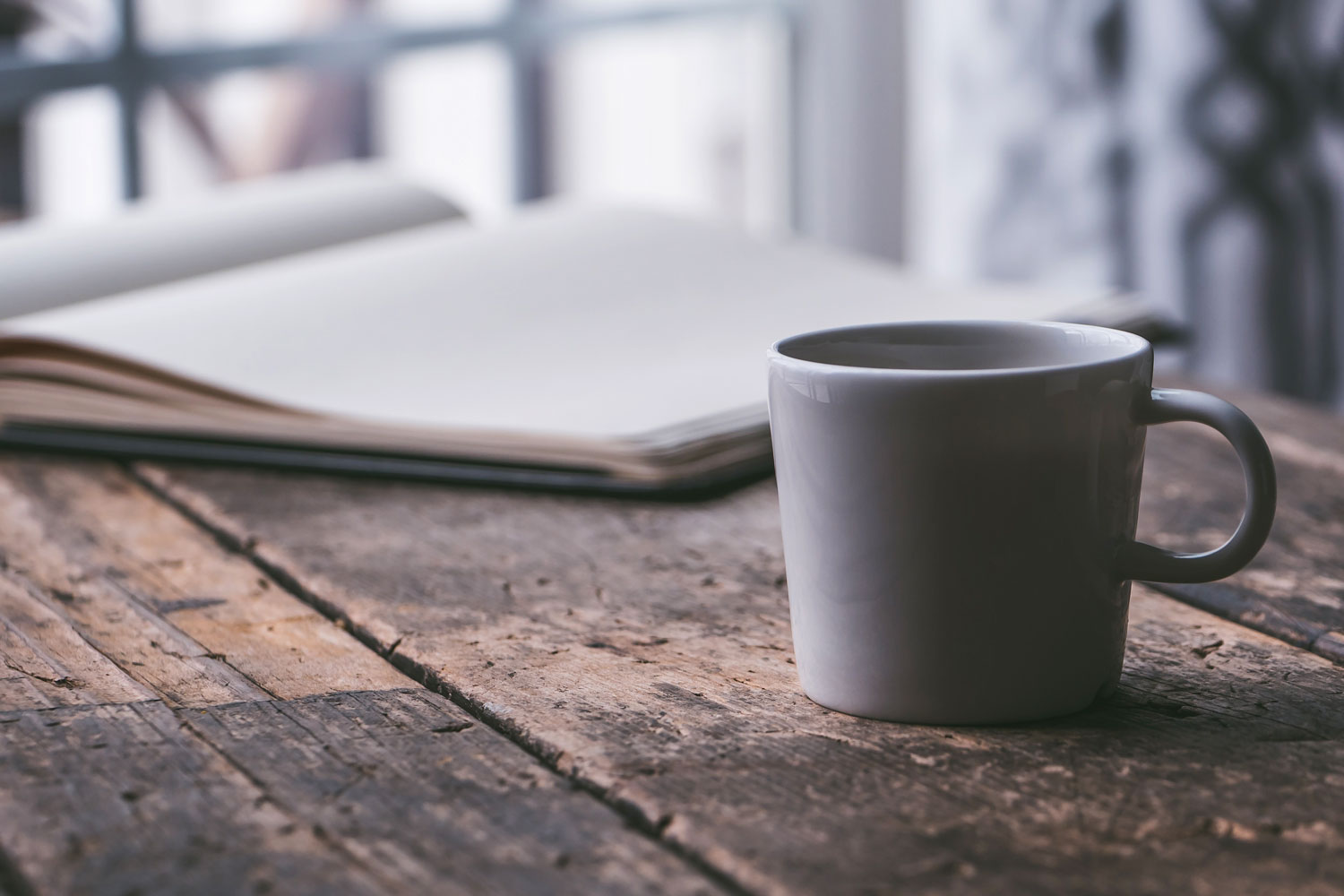 Tagebuch und Tasse